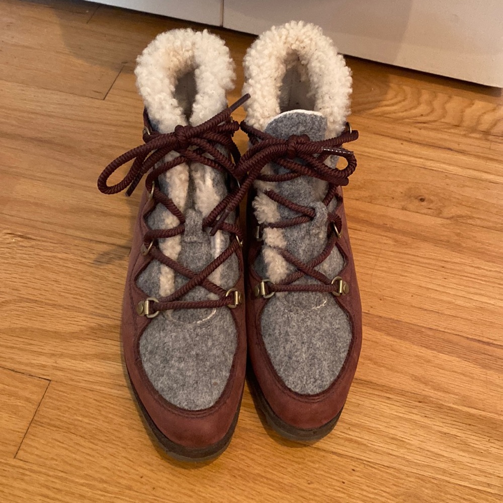 Sorel Suede, Wool, Fur Ankle Boots. SZ. 6.